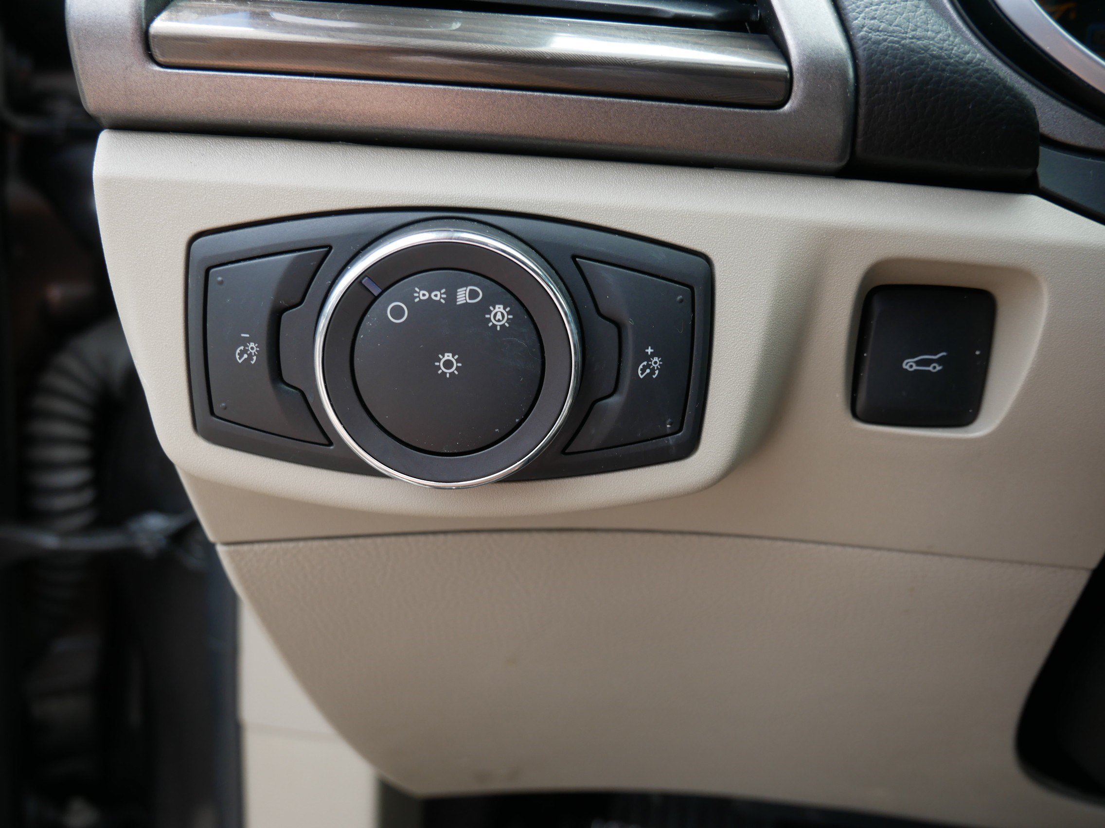 Used 2019 Ford Fusion SEL FWD image 26