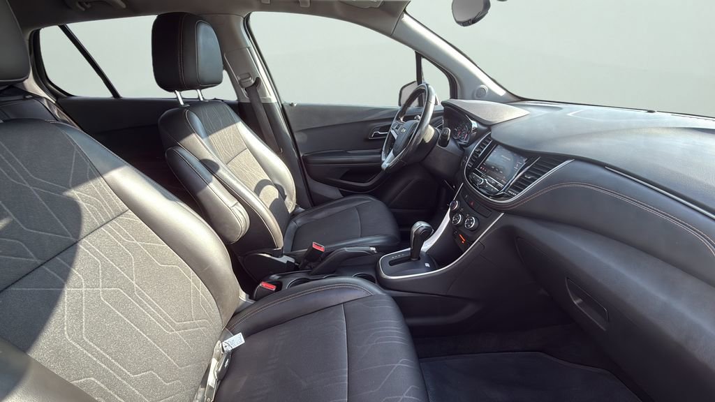 Used 2022 Chevrolet Trax LT w/ Driver Confidence Package AWD/4WD image 23