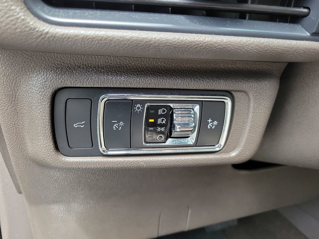 Used 2022 Lincoln Corsair Reserve w/ Equipment Group 201A image 26