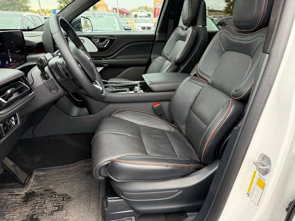 New 2025 Lincoln Aviator Black Label AWD/4WD image 23