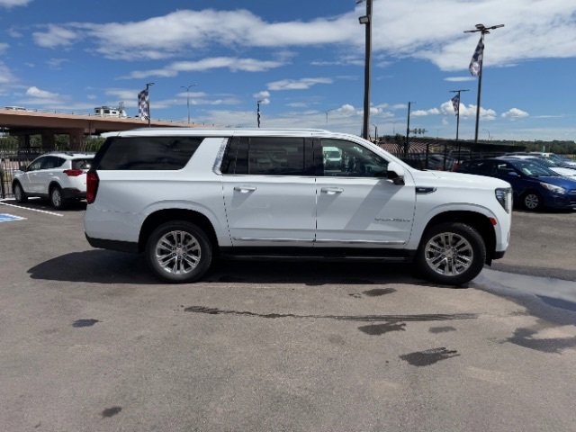 Used 2023 GMC Yukon XL SLT image 43