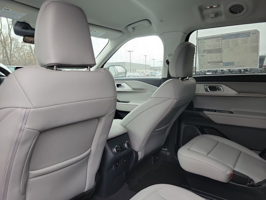 New 2026 Ford Explorer Active image 31