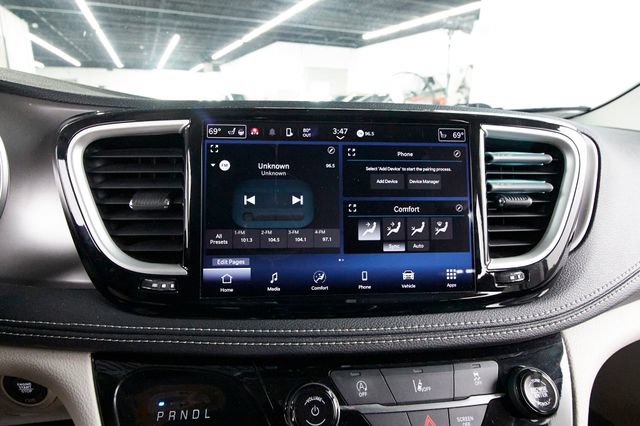 Used 2022 Chrysler Pacifica Touring-L AWD/4WD image 12