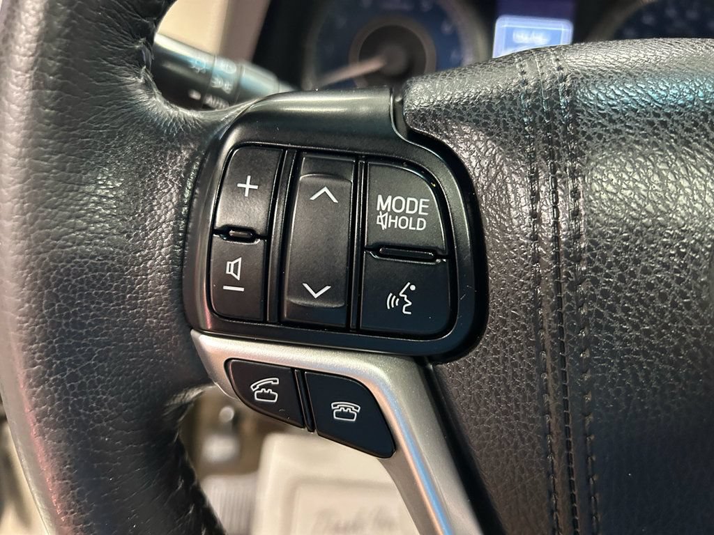 Used 2017 Toyota Sienna XLE w/ XLE Navigation Package FWD image 14