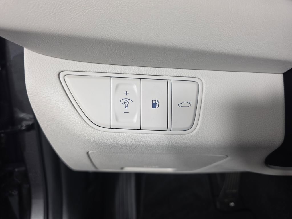 Used 2025 Genesis G70 2.5T image 19