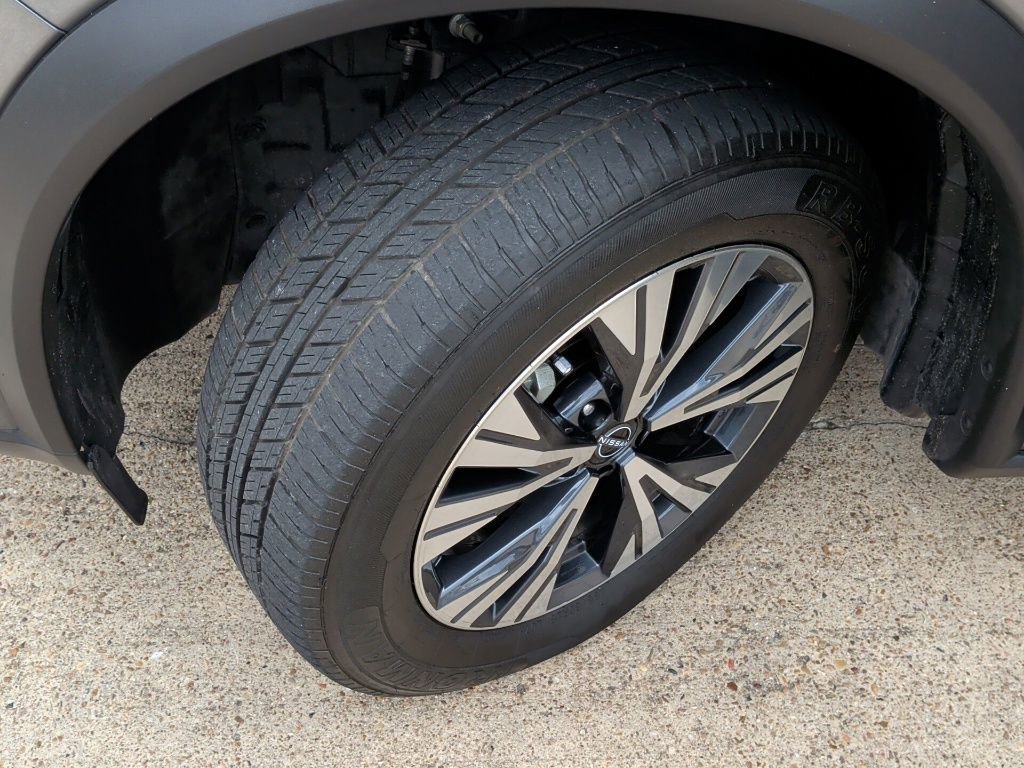 Used 2023 Nissan Rogue SV image 30