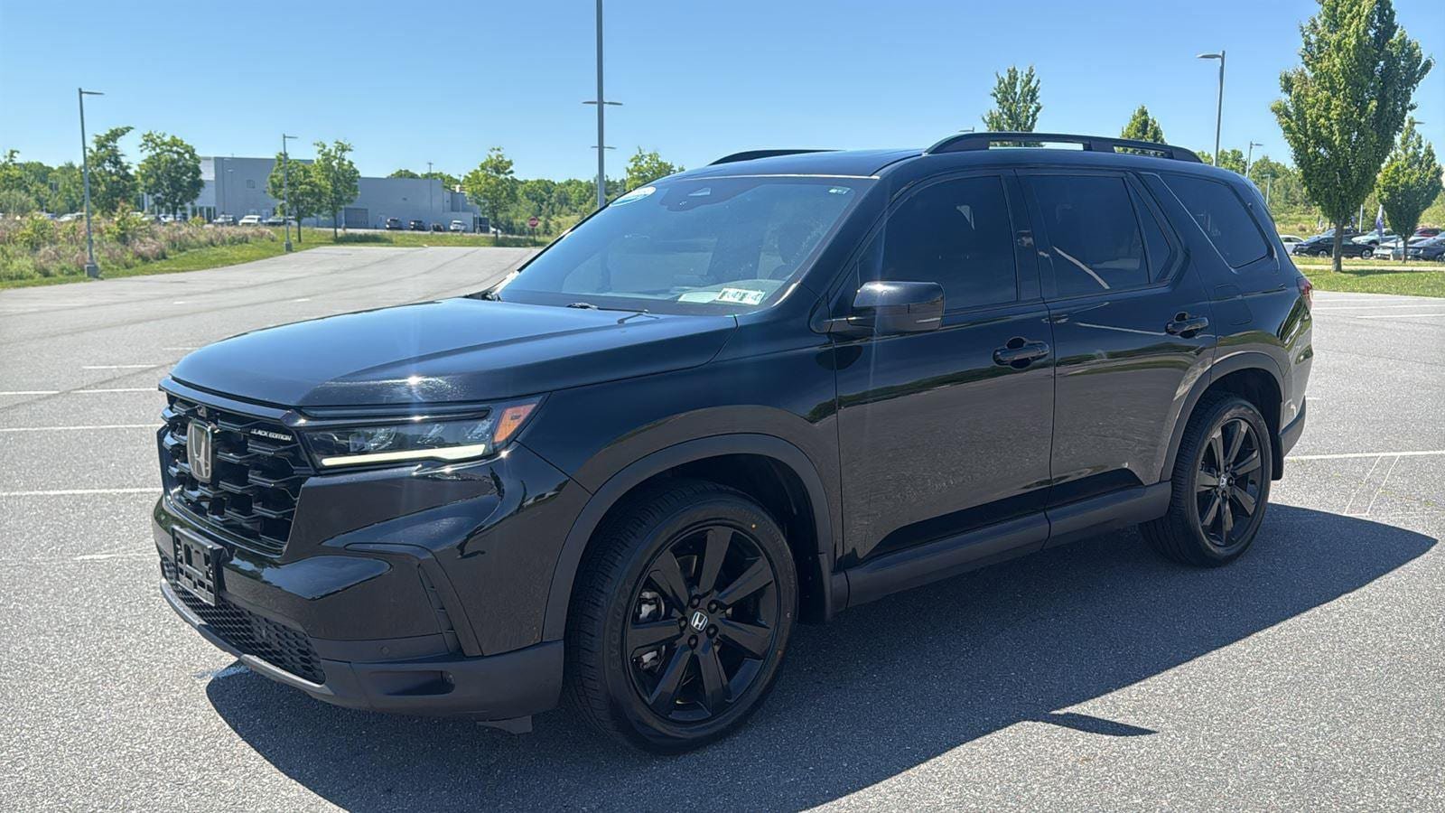 Certified 2025 Honda Pilot Black Edition image 13
