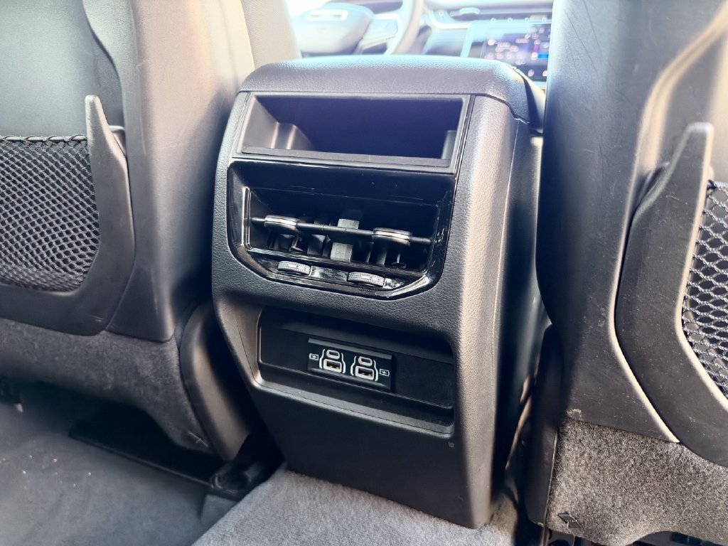 Used 2023 Jeep Grand Cherokee Laredo X AWD/4WD image 15