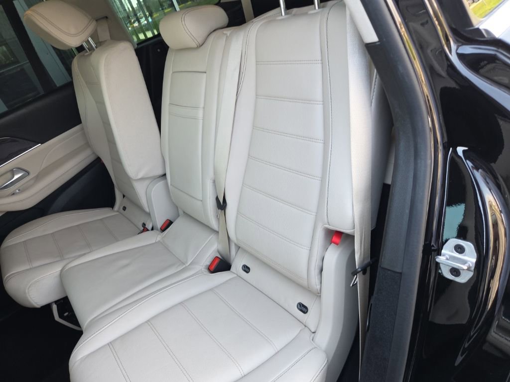 Used 2021 Mercedes-Benz GLS 580 4MATIC image 32