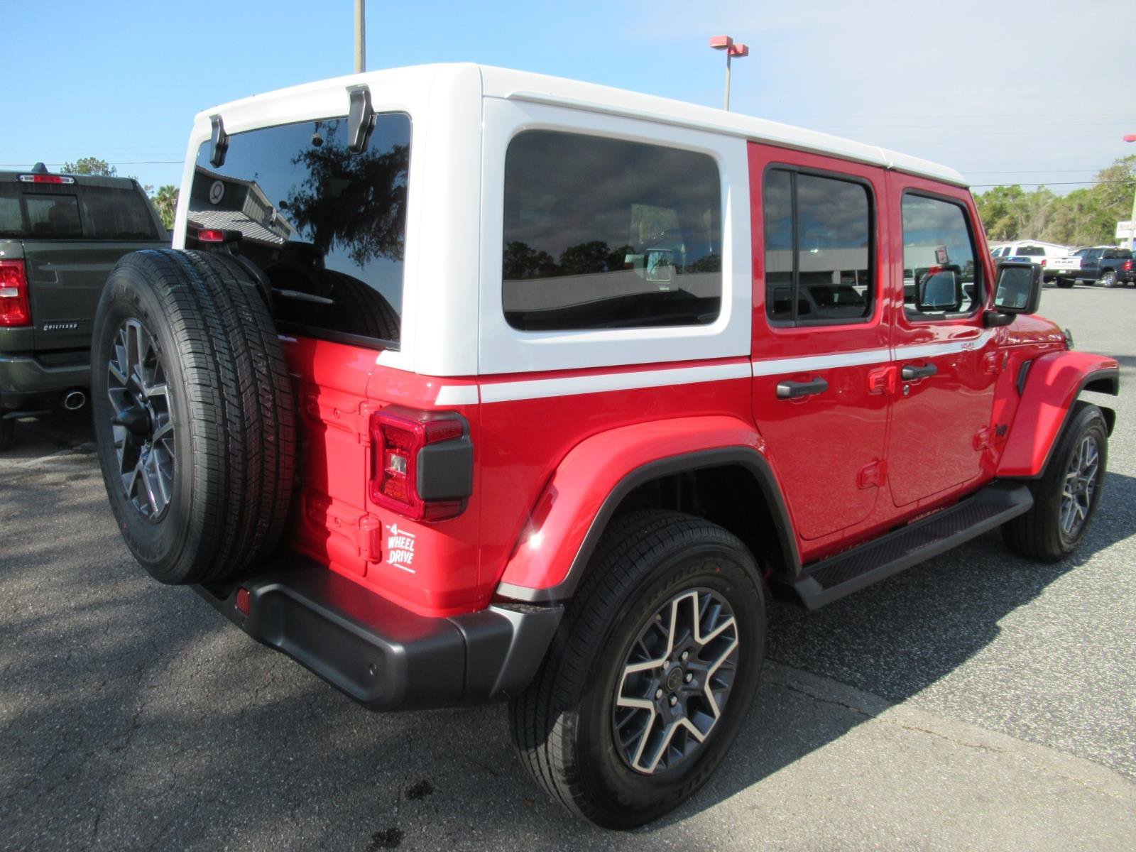 New 2026 Jeep Wrangler Unlimited Sahara w/ Whitecap Package AWD/4WD image 7