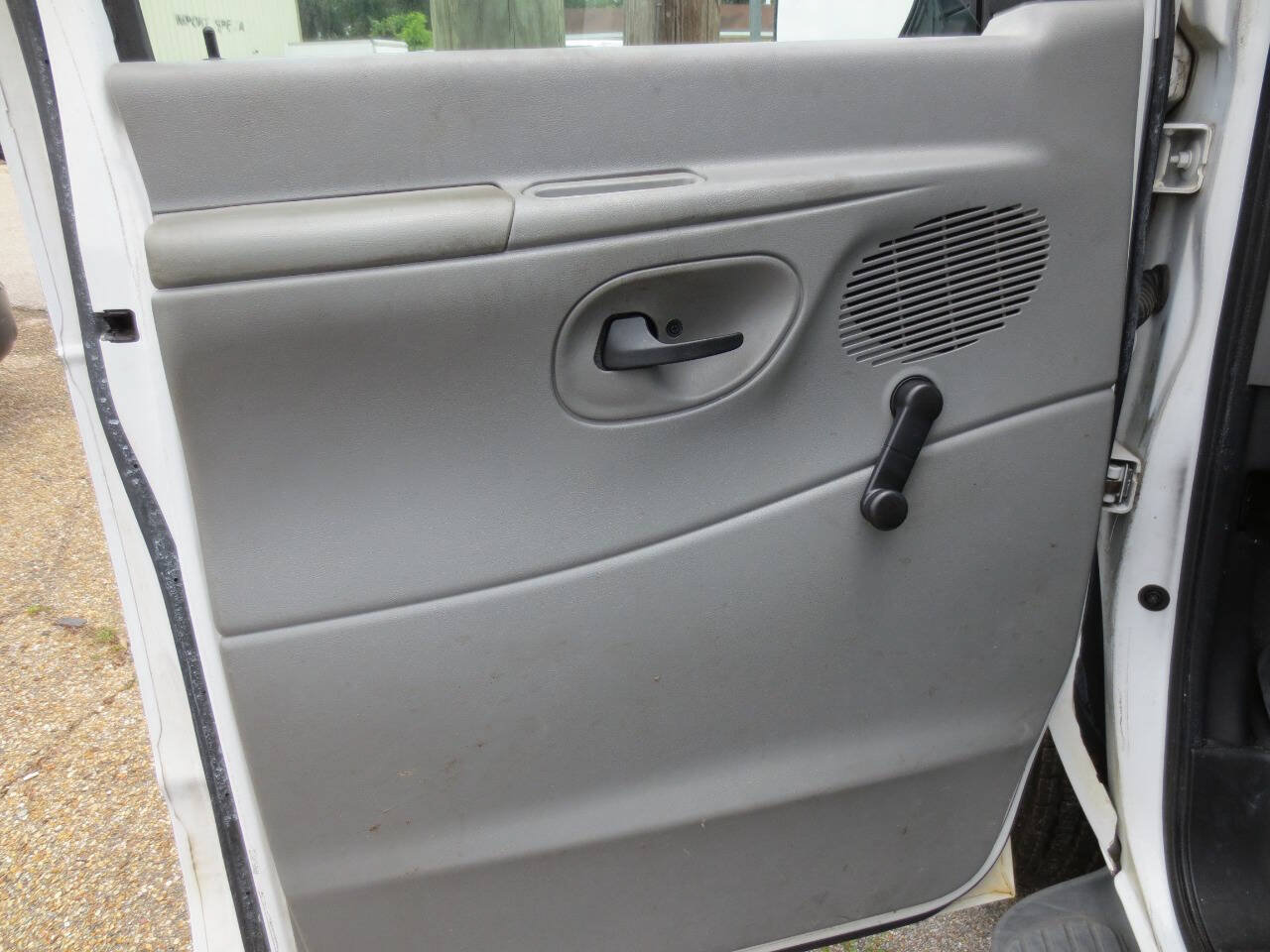 Used 2008 Ford E-350 and Econoline 350 XL RWD image 15