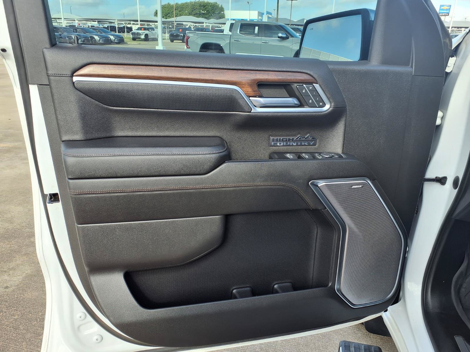 Used 2023 Chevrolet Silverado 1500 High Country w/ Technology Package AWD/4WD image 25