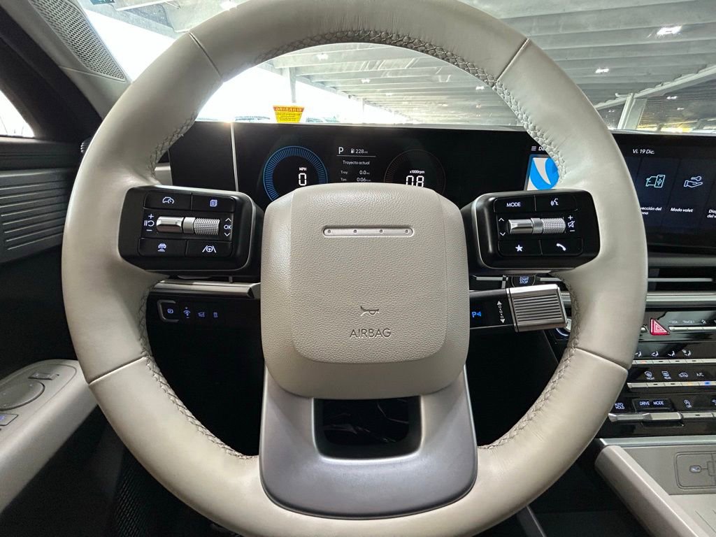 Used 2025 Hyundai Santa Fe SE image 13