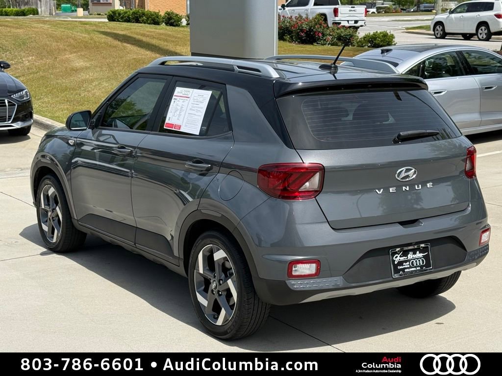 Used 2024 Hyundai Venue Limited image 10