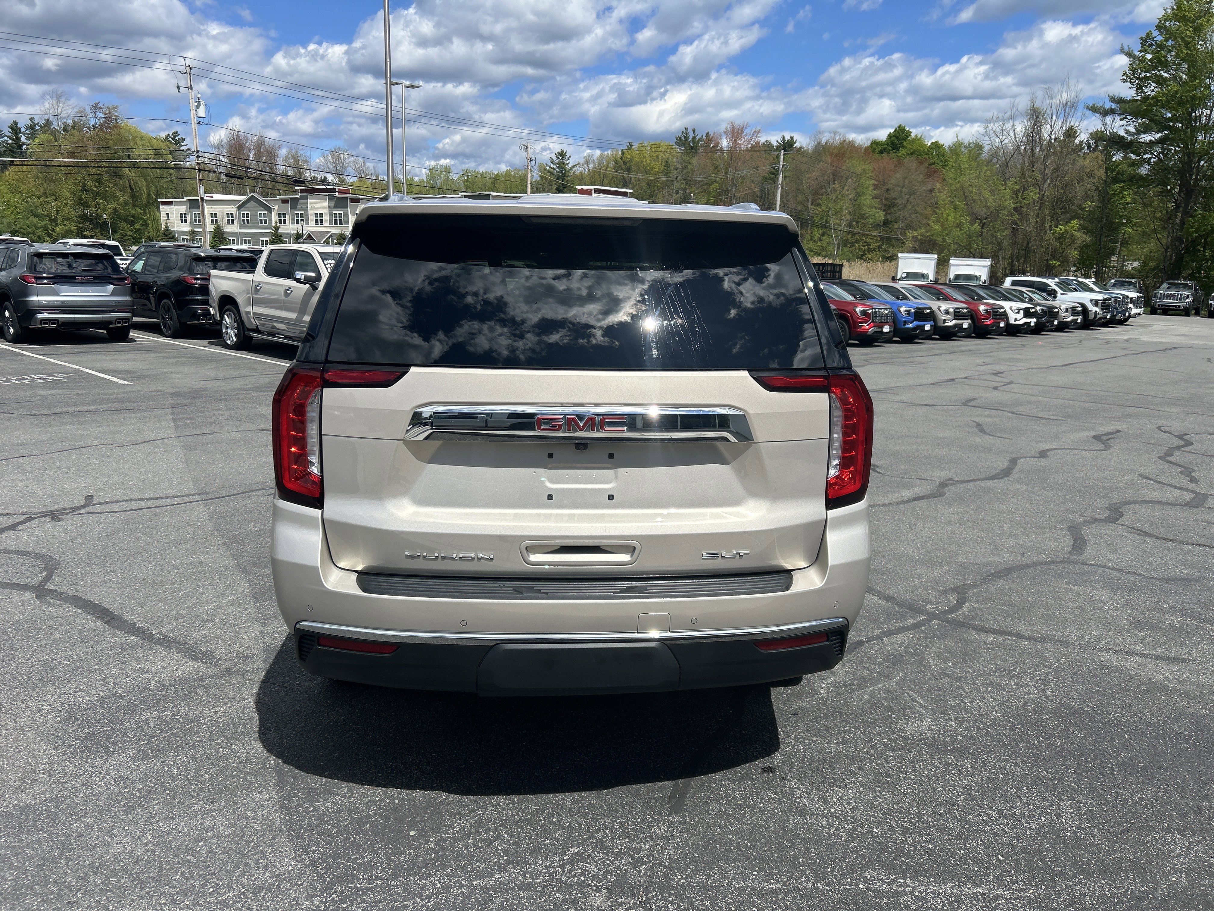 Used 2021 GMC Yukon SLT w/ SLT Luxury Plus Package AWD/4WD image 7
