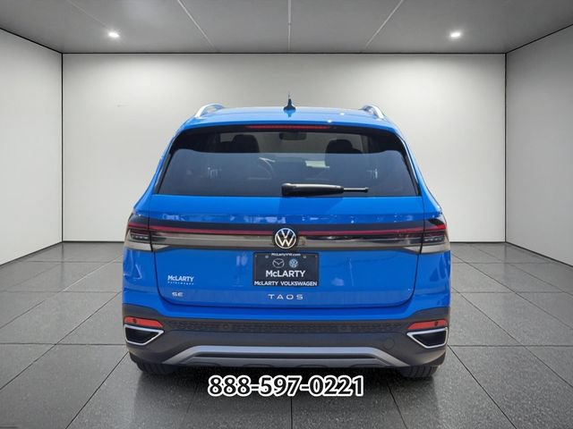 Certified 2025 Volkswagen Taos SE FWD image 4