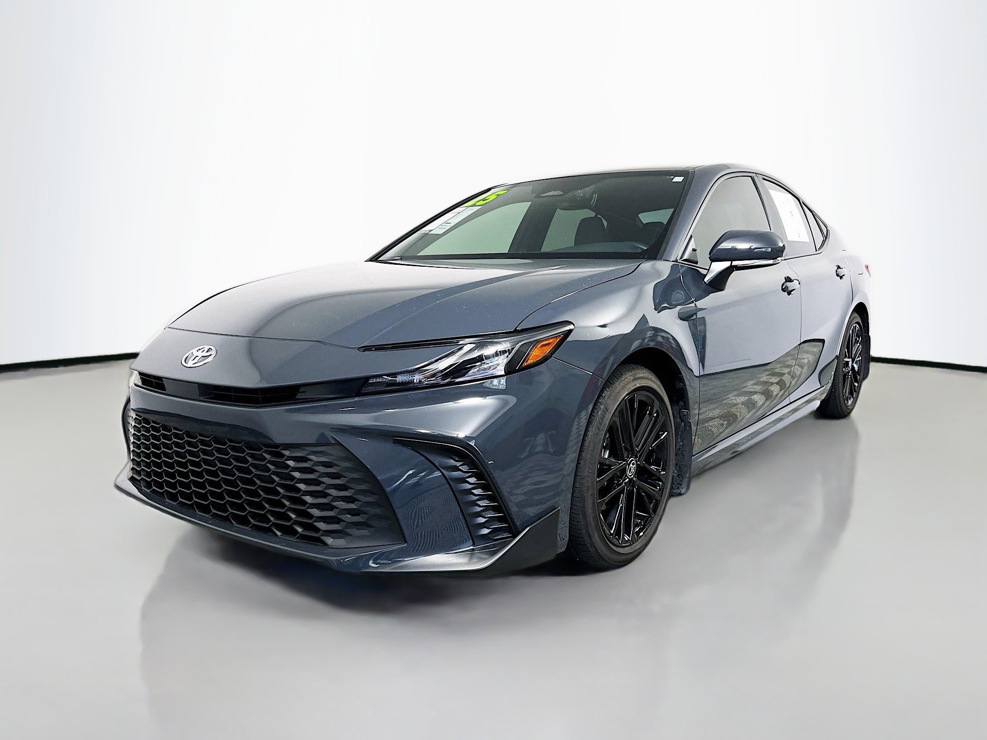 Used 2025 Toyota Camry SE FWD image 10