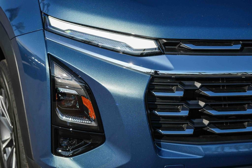 New 2026 Chevrolet Equinox LT w/ Convenience Package II FWD image 9