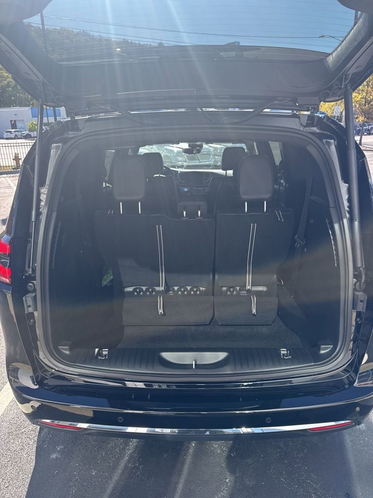 New 2026 Chrysler Pacifica Select image 6