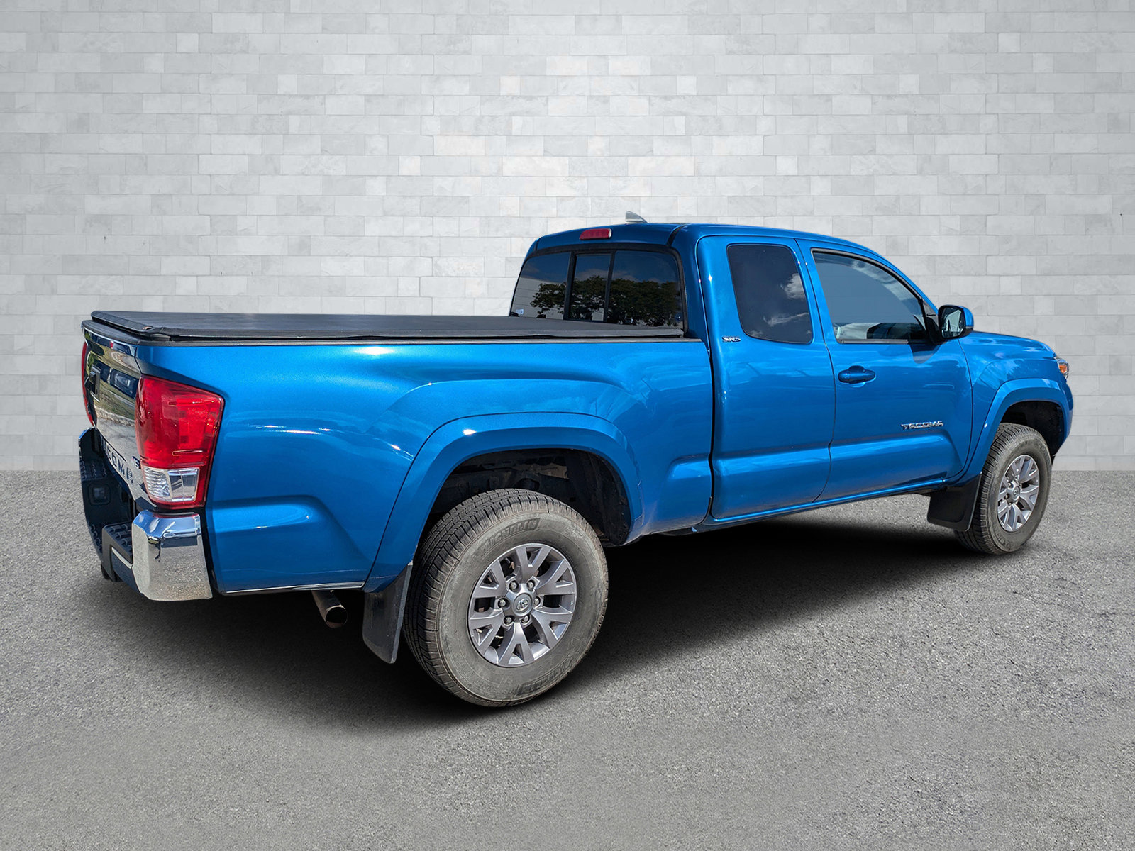 Used 2016 Toyota Tacoma SR5 image 5