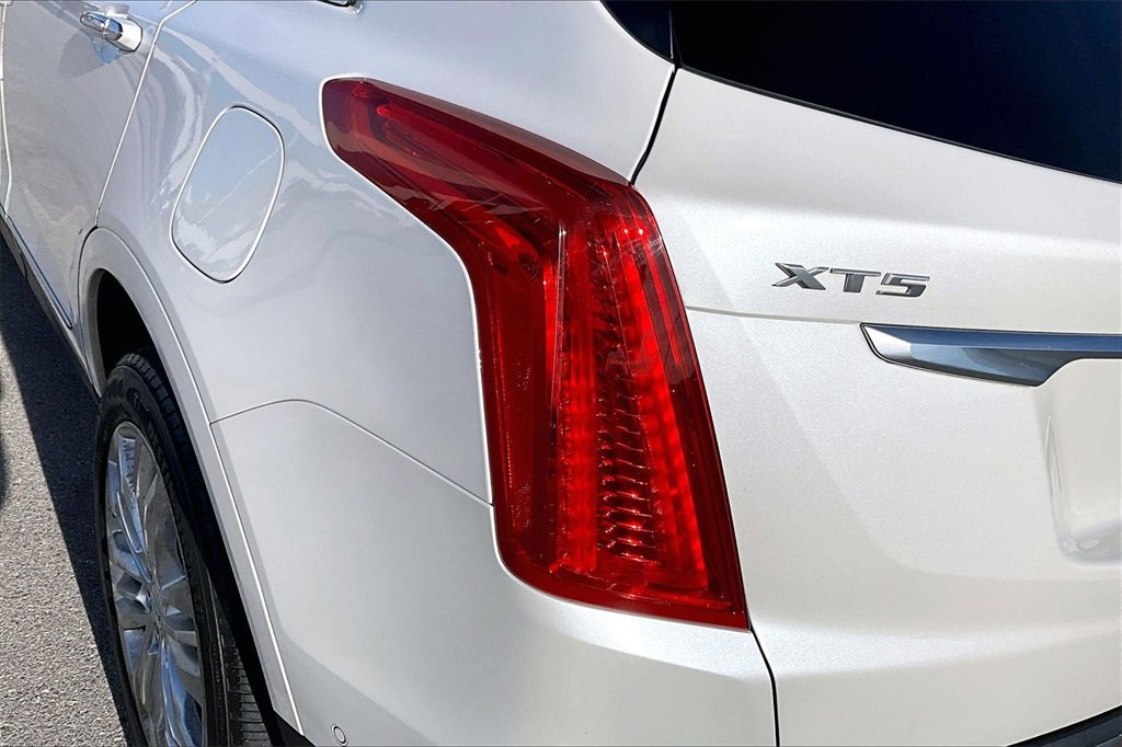 Used 2018 Cadillac XT5 Premium Luxury w/ Driver Assist Package image 30