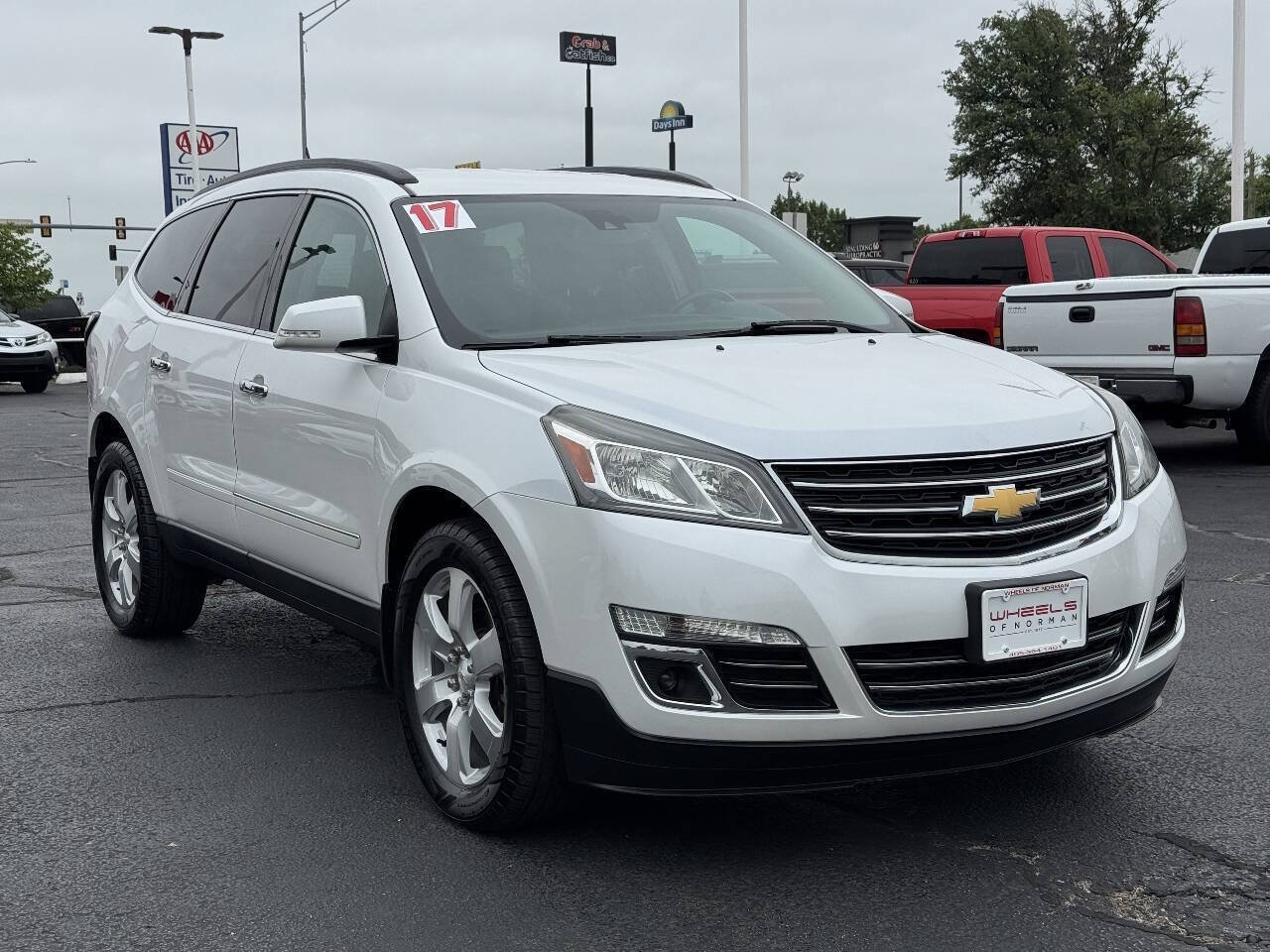 Used 2017 Chevrolet Traverse Premier FWD image 3