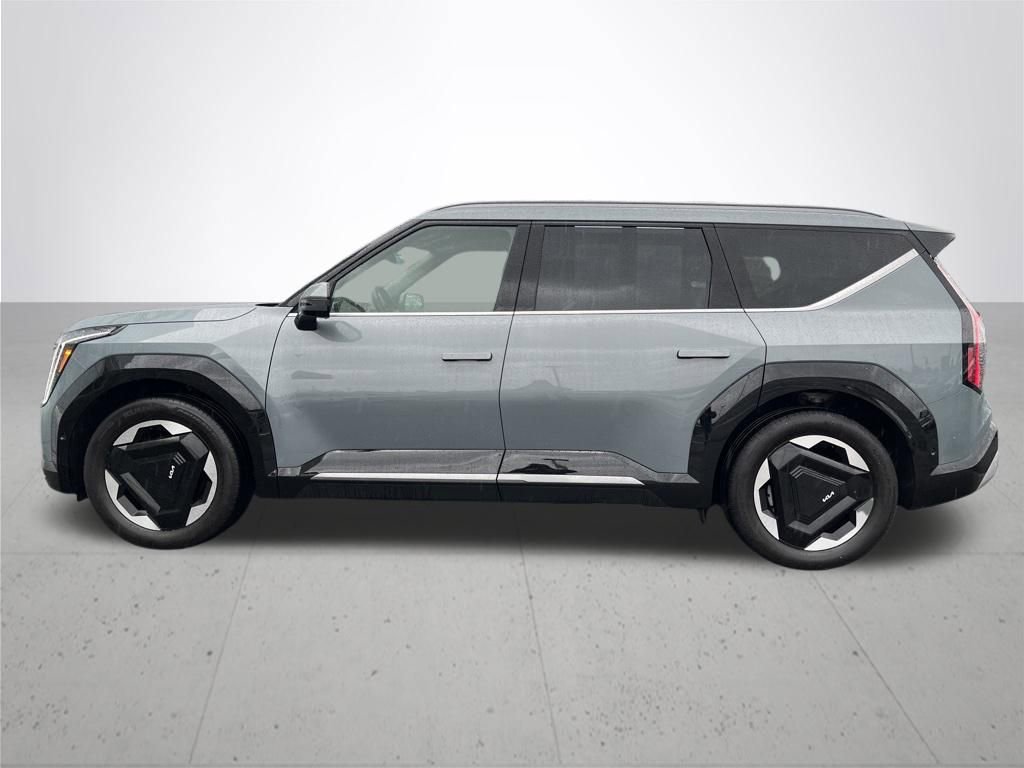 Used 2024 Kia EV9 Land image 9