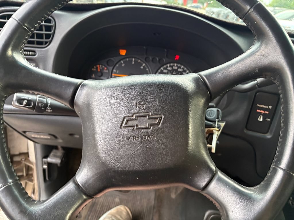 Used 2000 Chevrolet S10 Pickup 4x4 Extended Cab w/ Preferred Equipment Group image 14
