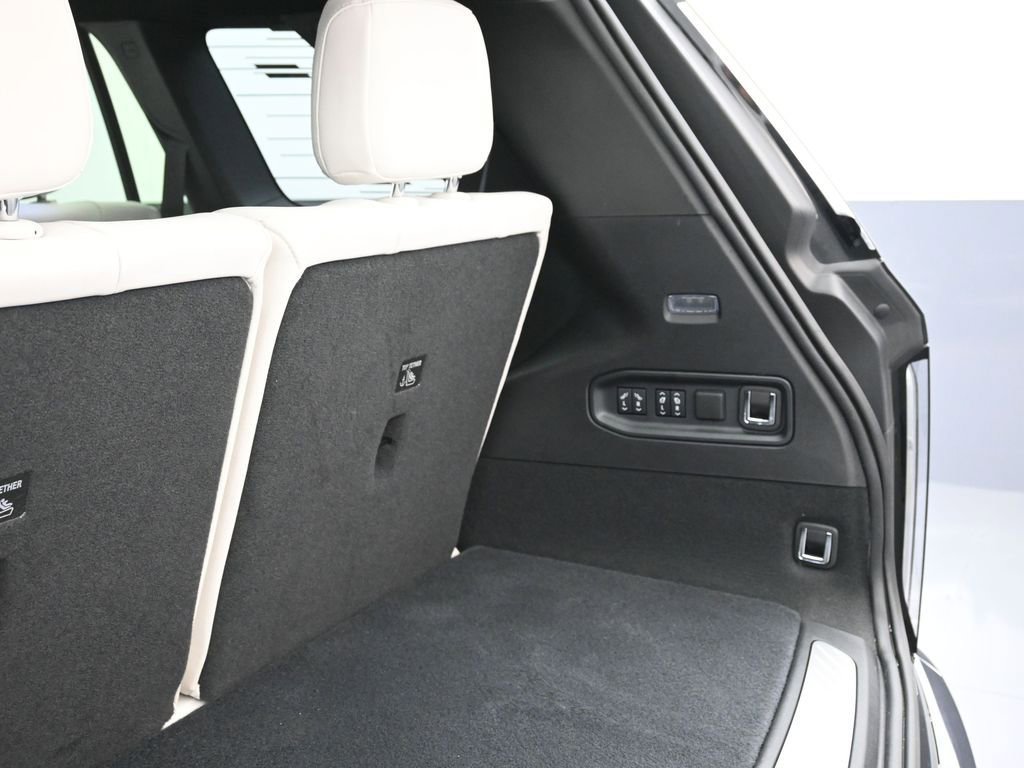 Used 2026 Cadillac Vistiq Sport image 16