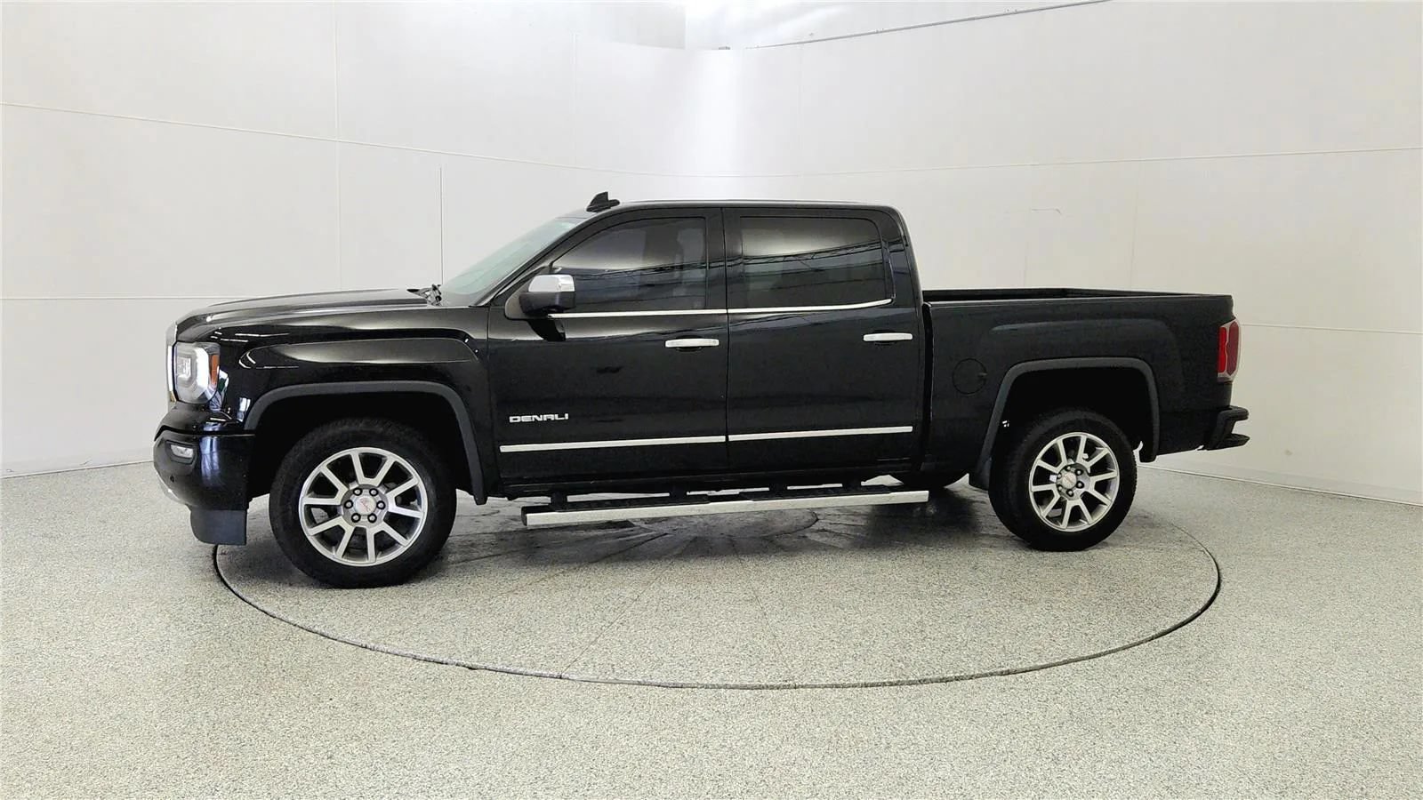 Used 2017 GMC Sierra 1500 Denali AWD/4WD image 4