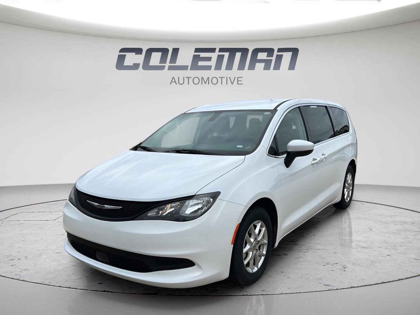 Used 2022 Chrysler Voyager LX FWD image 1