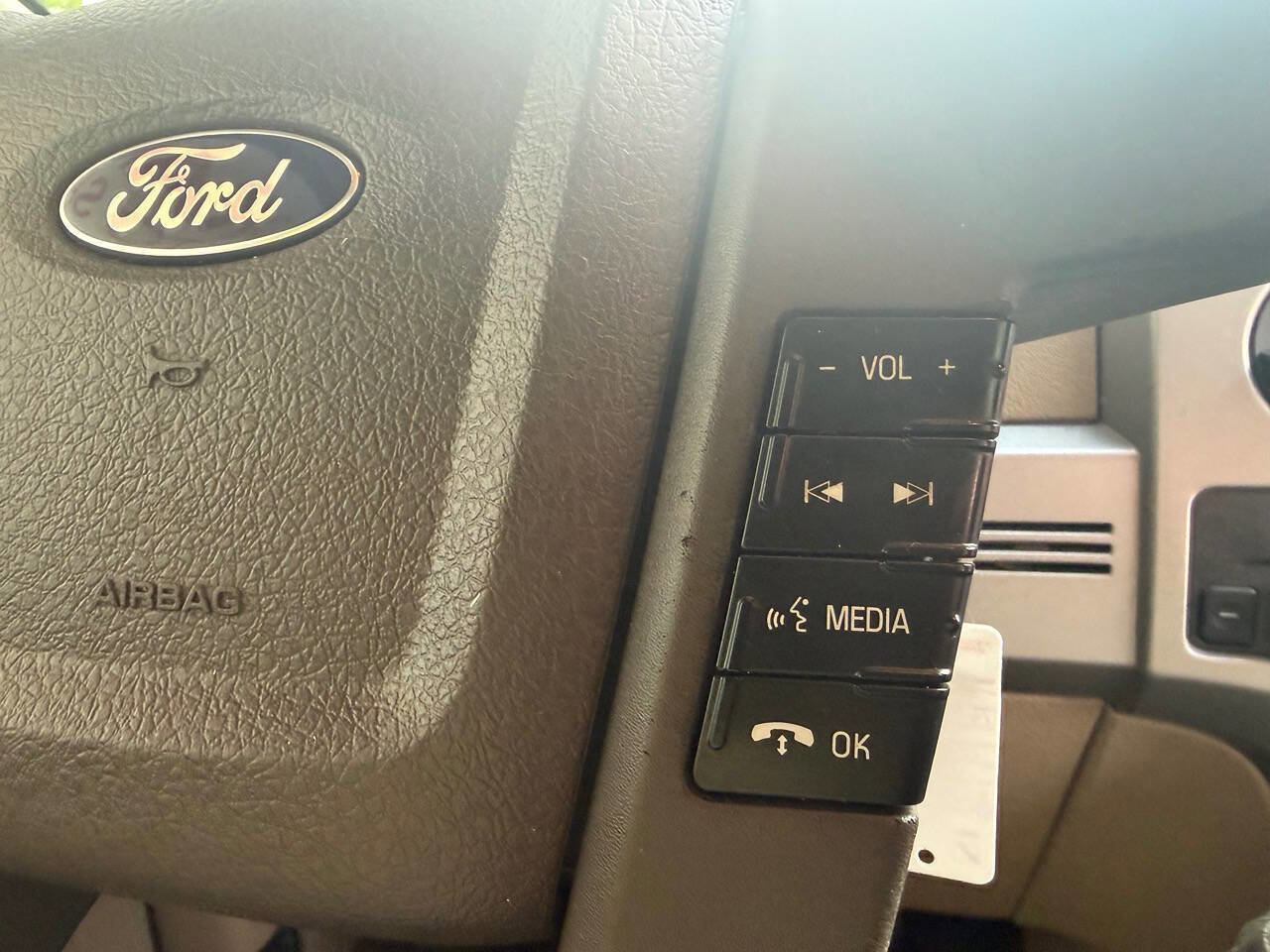 Used 2010 Ford F150 Lariat RWD image 19