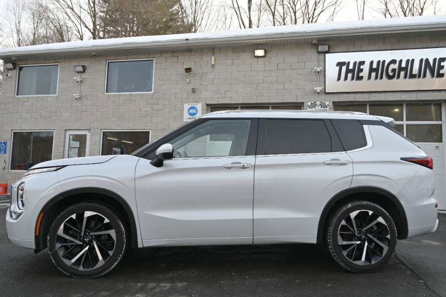 Used 2024 Mitsubishi Outlander SEL image 3