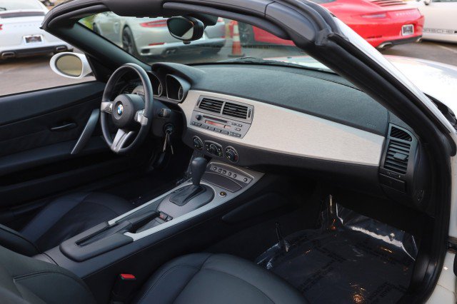 Used 2004 BMW Z4 2.5i RWD image 40