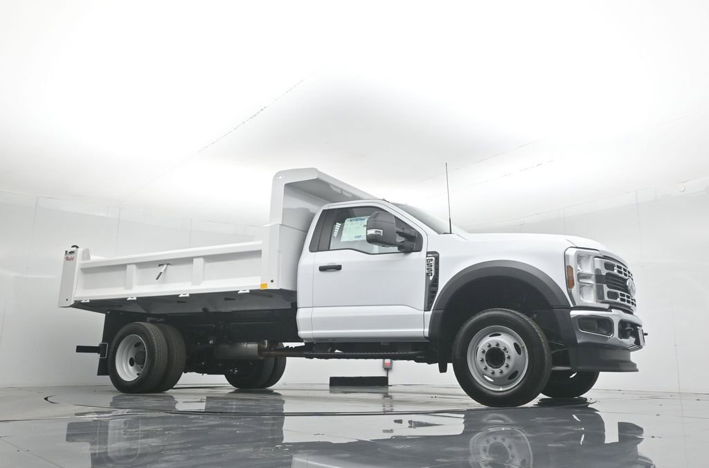 New 2025 Ford F550 2WD Regular Cab Super Duty image 3
