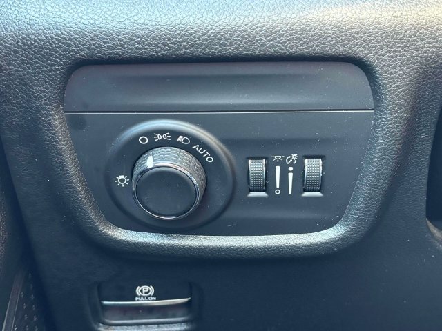 Used 2023 Jeep Grand Cherokee Laredo w/ Luxury Tech Group I AWD/4WD image 18