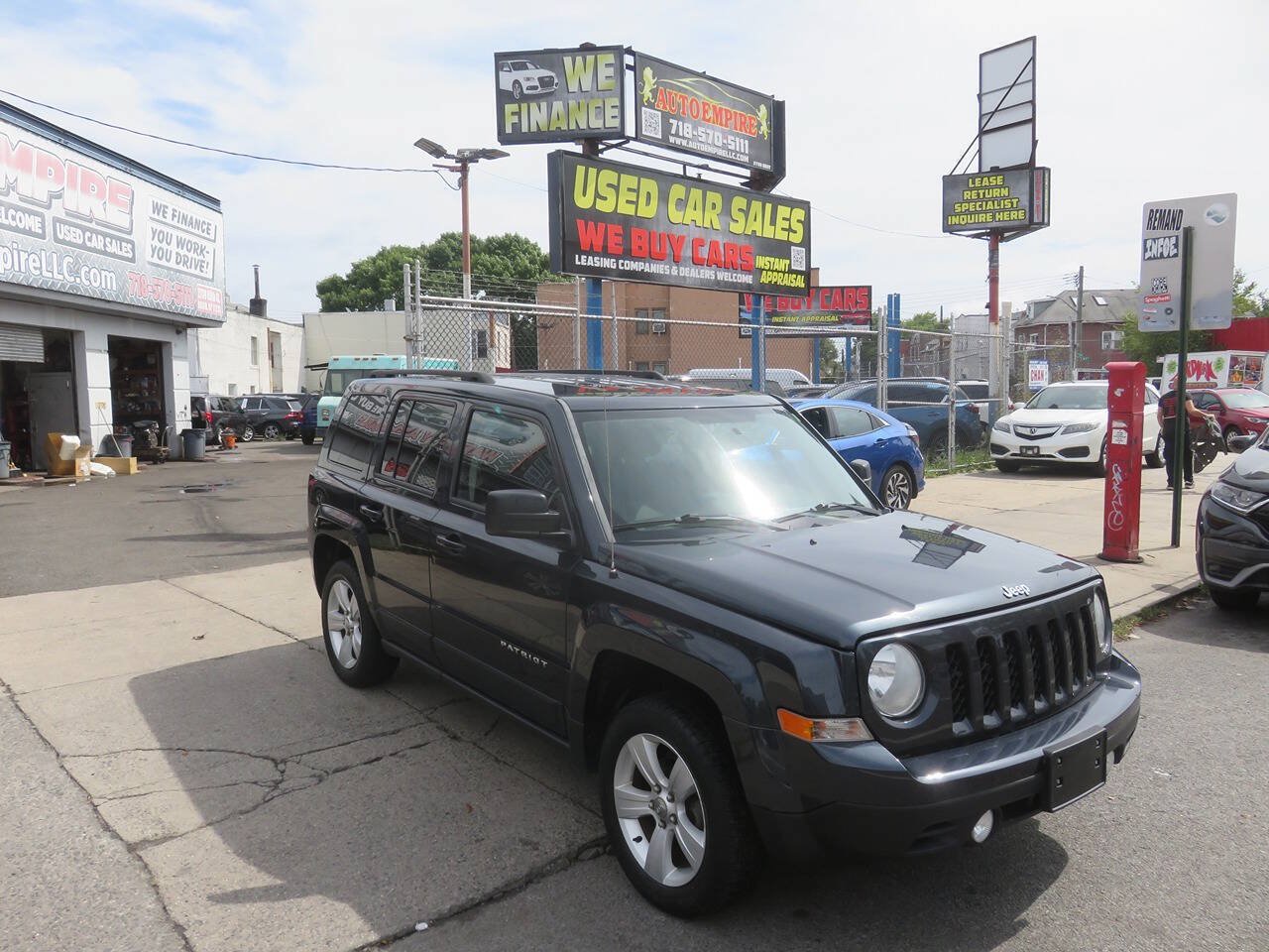 Used 2014 Jeep Patriot Latitude AWD/4WD image 3