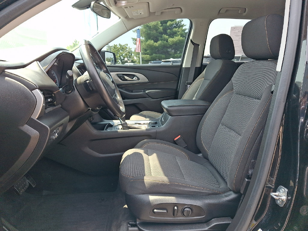 Used 2020 Chevrolet Traverse LT FWD image 14