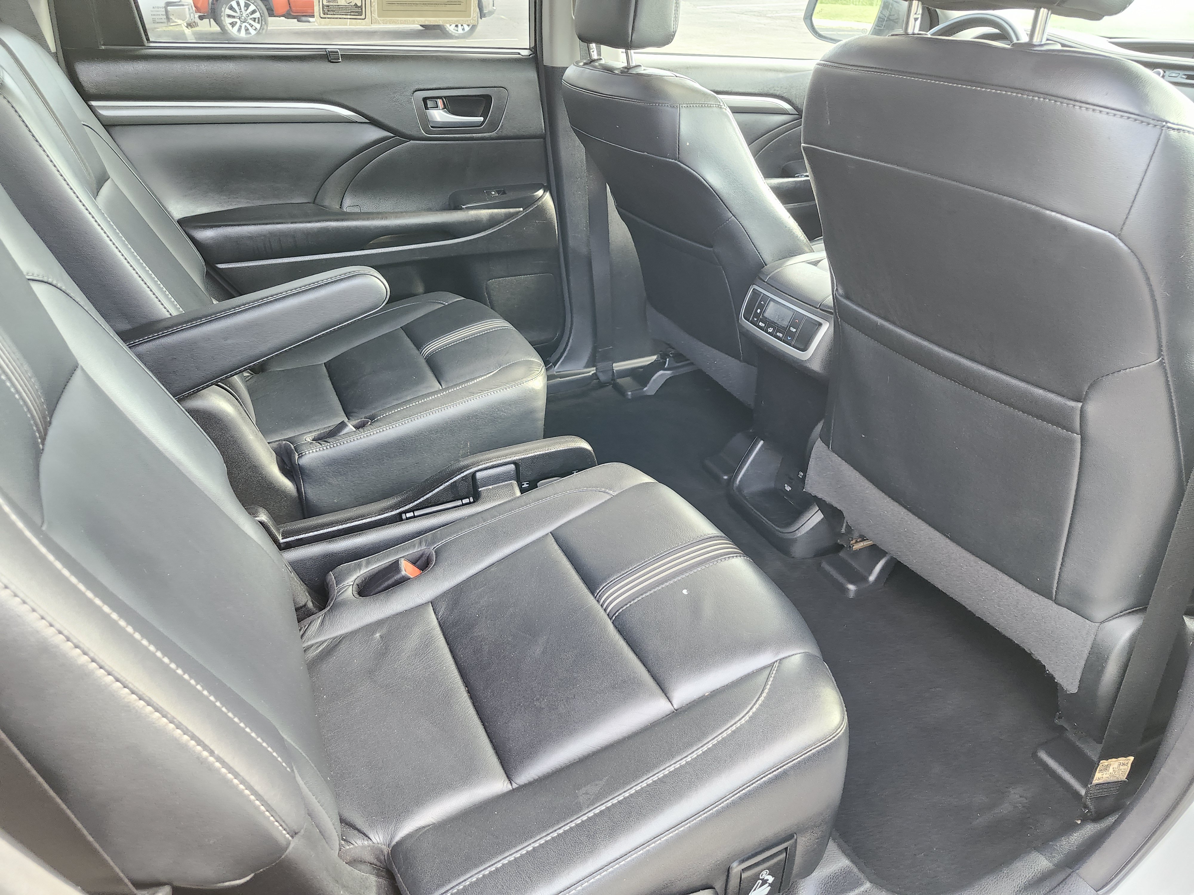 Used 2018 Toyota Highlander SE AWD/4WD image 22