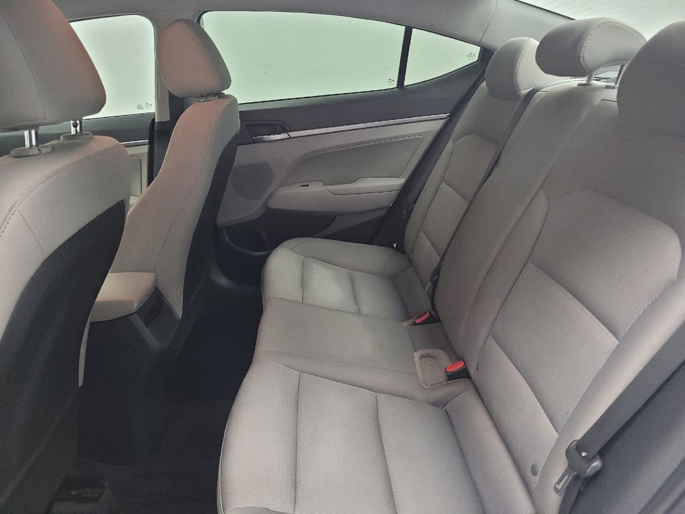Used 2017 Hyundai Elantra SE image 18