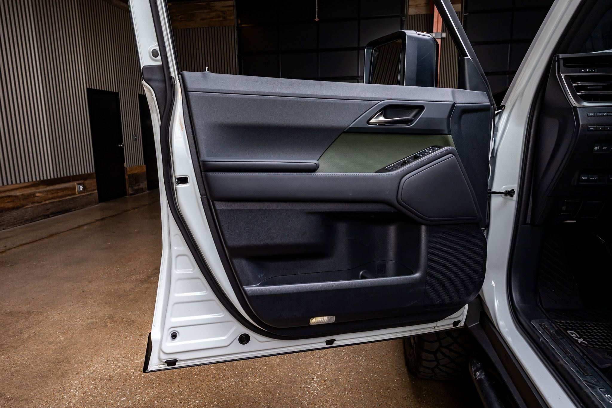 Used 2025 Lexus GX 550 image 36