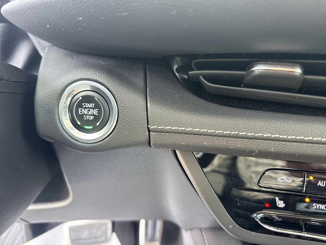 Used 2023 Buick Envision Essence w/ Sport Touring Package image 17