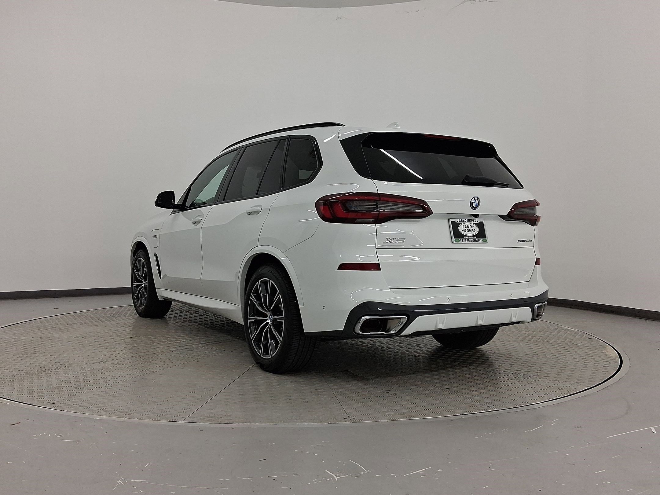 Used 2023 BMW X5 xDrive45e w/ Executive Package image 3