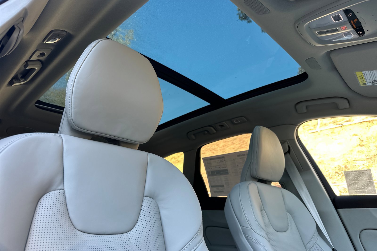 New 2026 Volvo XC60 B5 Ultra w/ Climate Package image 14