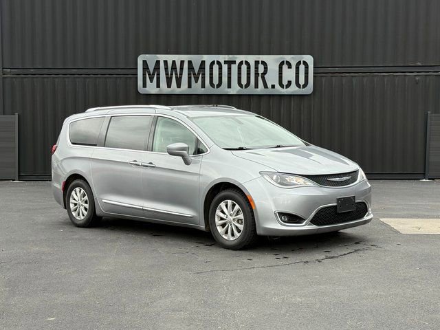 Used 2019 Chrysler Pacifica Touring-L image 1