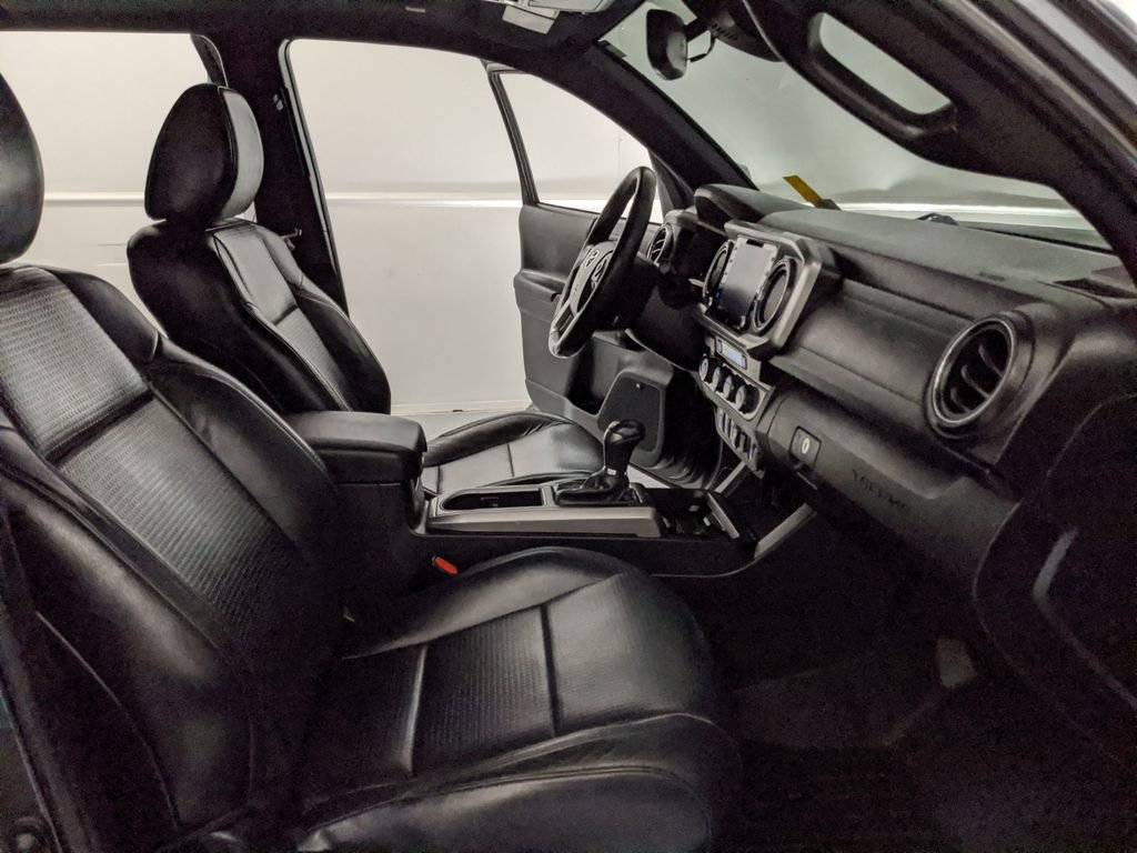 Used 2020 Toyota Tacoma Limited AWD/4WD image 20