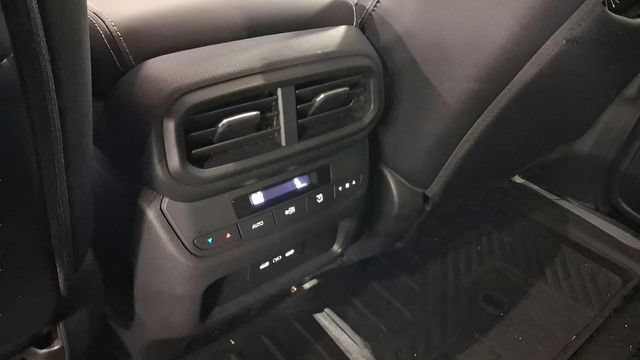 Used 2025 Honda Pilot Touring image 25