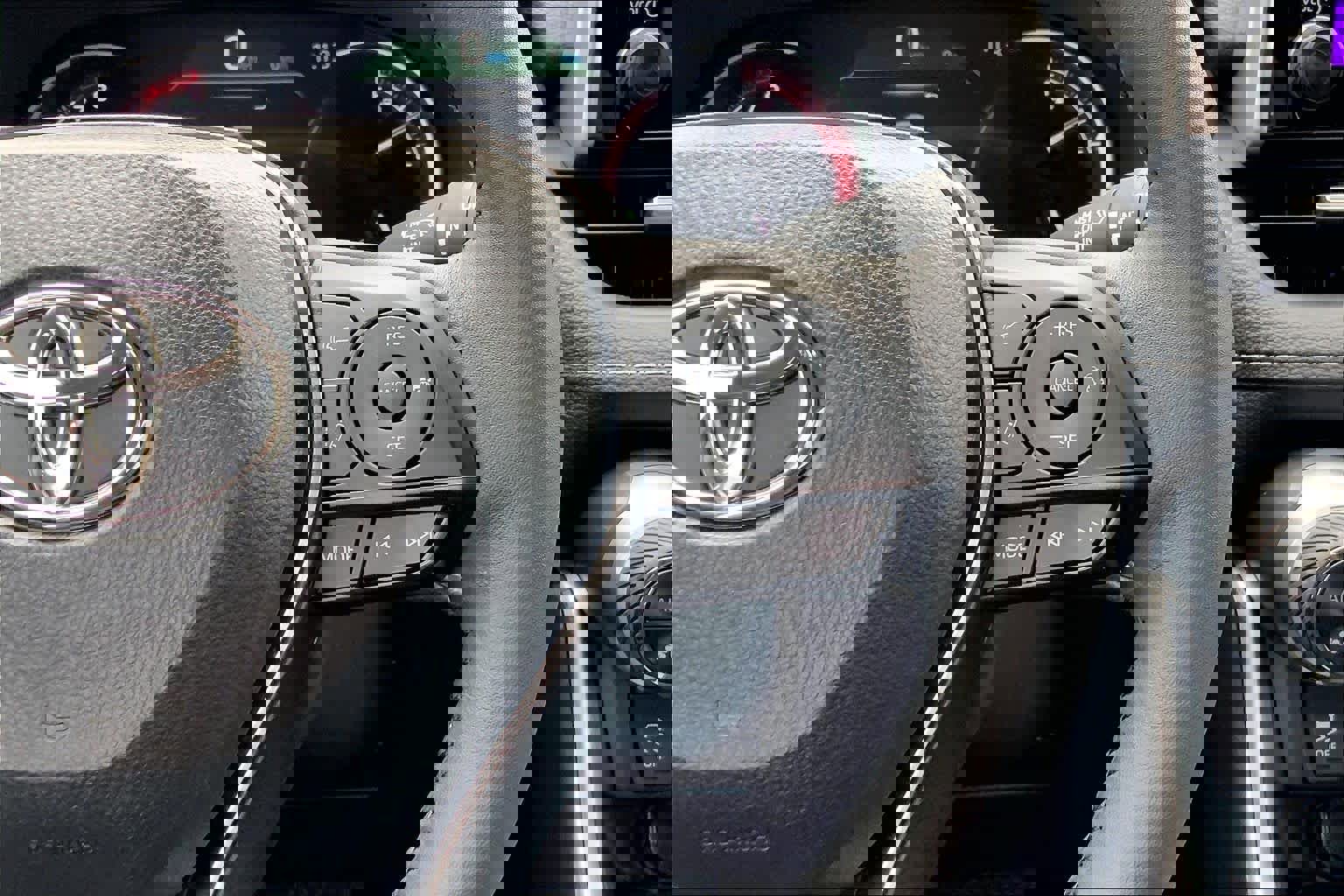 Used 2025 Toyota RAV4 XLE Premium image 25