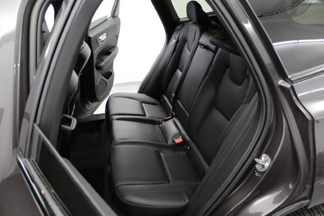 Used 2023 Volvo XC60 B5 Plus w/ Protection Package Premier AWD/4WD image 15
