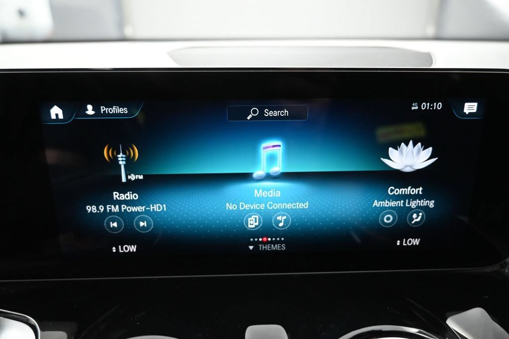Used 2022 Mercedes-Benz EQB 350 4MATIC image 11